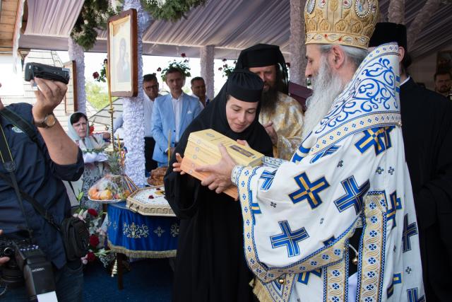 Sfințire de schit la Horodiștea-Botoșani: „Lumea are nevoie de sfinţi pentru ca umanitatea să fie sănătoasă”