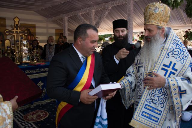 Sfințire de schit la Horodiștea-Botoșani: „Lumea are nevoie de sfinţi pentru ca umanitatea să fie sănătoasă”