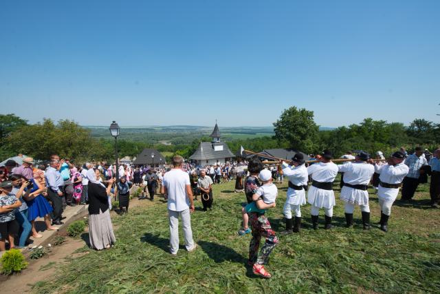 Sfințire de schit la Horodiștea-Botoșani: „Lumea are nevoie de sfinţi pentru ca umanitatea să fie sănătoasă”