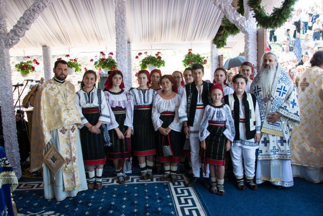 Sfințire de schit la Horodiștea-Botoșani: „Lumea are nevoie de sfinţi pentru ca umanitatea să fie sănătoasă”