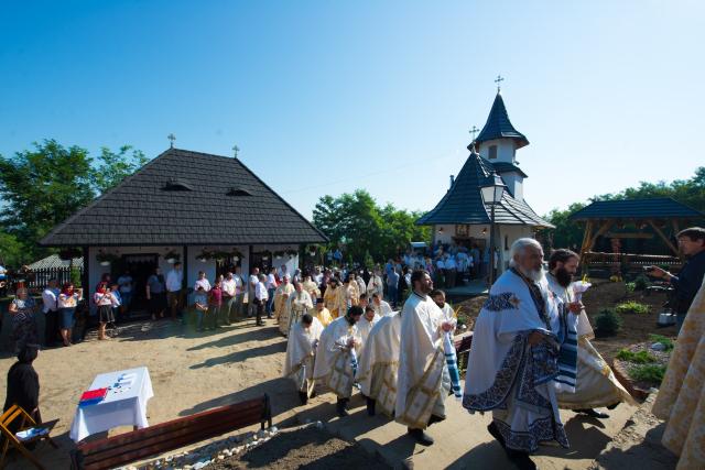 (Foto) Sfântul Ioan Iacob are „casă nouă” în localitatea natală, Horodiștea
