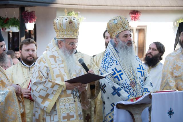 Sfințire de schit la Horodiștea-Botoșani: „Lumea are nevoie de sfinţi pentru ca umanitatea să fie sănătoasă”