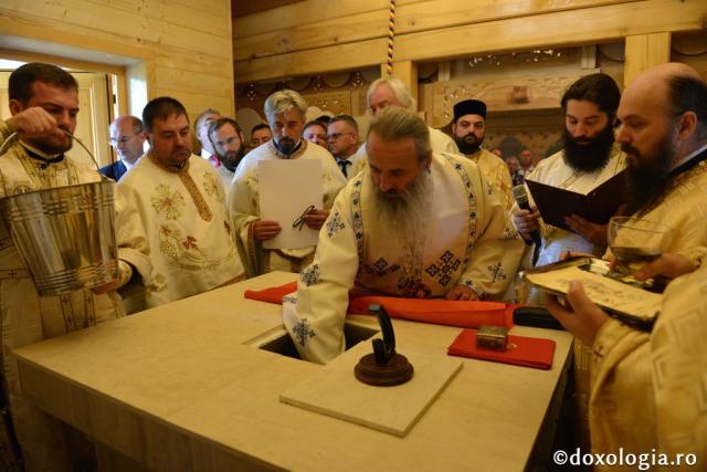 Înaltpreasfințitul Părinte Teofan a sfințit Biserica „Sfinţii Împăraţi Constantin şi Elena” din Parohia Soci