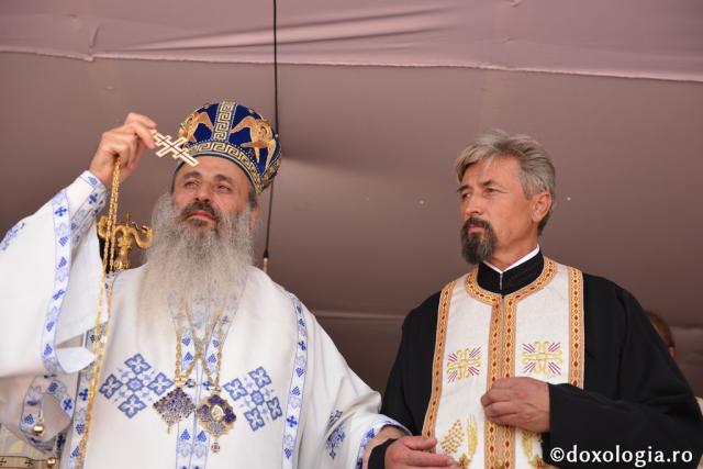 Înaltpreasfințitul Părinte Teofan a sfințit Biserica „Sfinţii Împăraţi Constantin şi Elena” din Parohia Soci