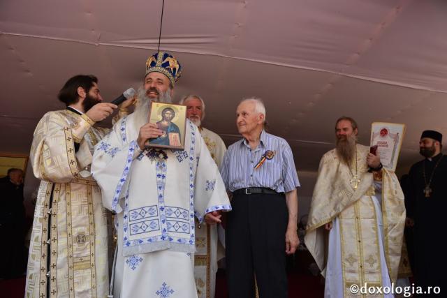 Înaltpreasfințitul Părinte Teofan a sfințit Biserica „Sfinţii Împăraţi Constantin şi Elena” din Parohia Soci