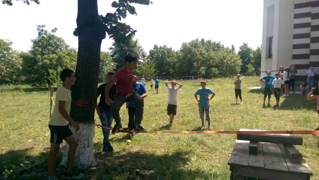Tabăra „Vara pe uliță”, organizată de Primăria Răuseni împreună cu parohiile Doina și Rediu
