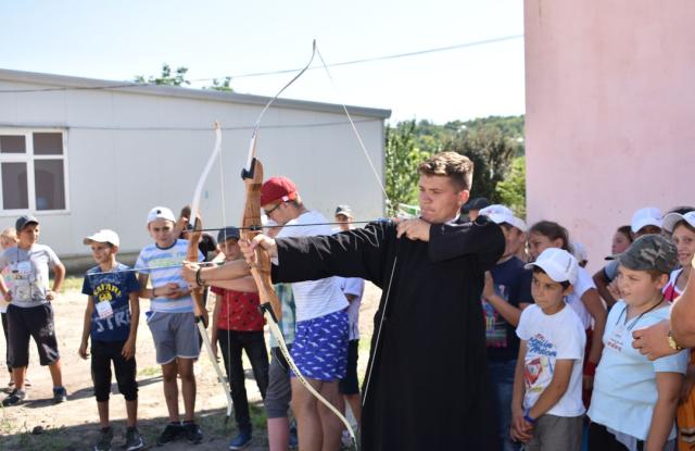 Tabăra „Copilărie și credință” în Episcopia Hușilor: prima ediție în parohiile Tămășeni, Viișoara și Țifu