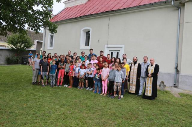 „Joc și bucurie” pentru 70 de copii din Berzasca, Caraș-Severin