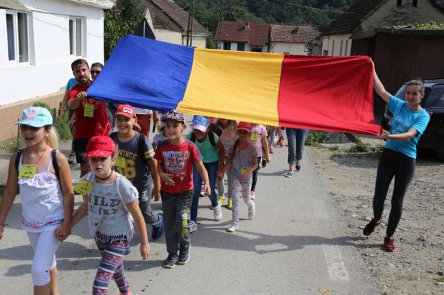 „Joc și bucurie” pentru 70 de copii din Berzasca, Caraș-Severin