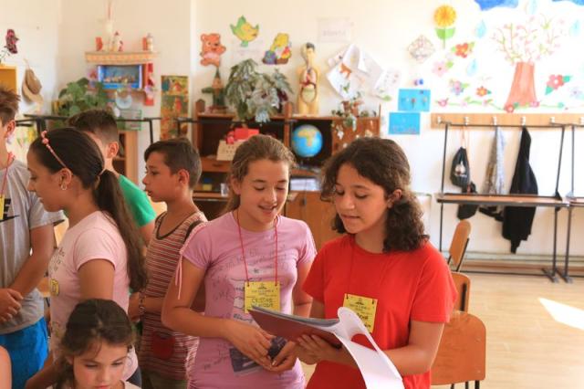 „Joc și bucurie” pentru 70 de copii din Berzasca, Caraș-Severin