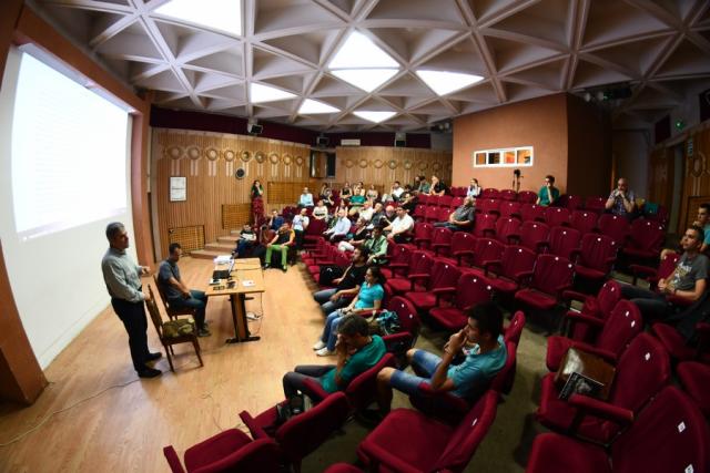 Artistul fotograf Andrei Baciu a vernisat la Iaşi două expoziţii