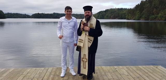 Sfântă Liturghie Arhierească la Göteborg, Suedia: Un tânăr suedez s-a convertit la Ortodoxie