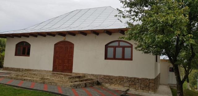 Binecuvântare arhierească în Parohia Petrești, Protoieria Sascut