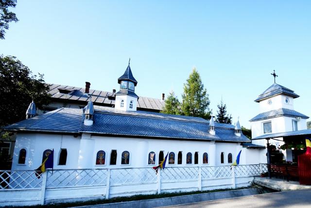 Biserica pompierilor din Moineşti, resfinţită de IPS Ioachim