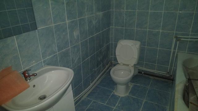 Un preot botoșănean a construit o locuință nouă pentru o familie rămasă pe drumuri după un incediu devastator