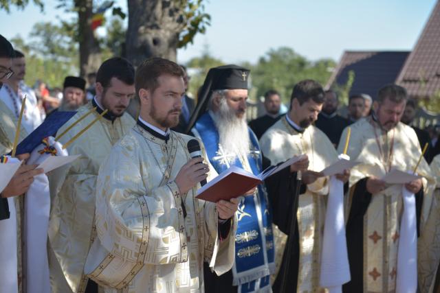 Ceremonie religioasă și militară la Cimitirul Militar Maxut: „Românul adevărat este chemat să-și apere valorile legate de neam și de familie”
