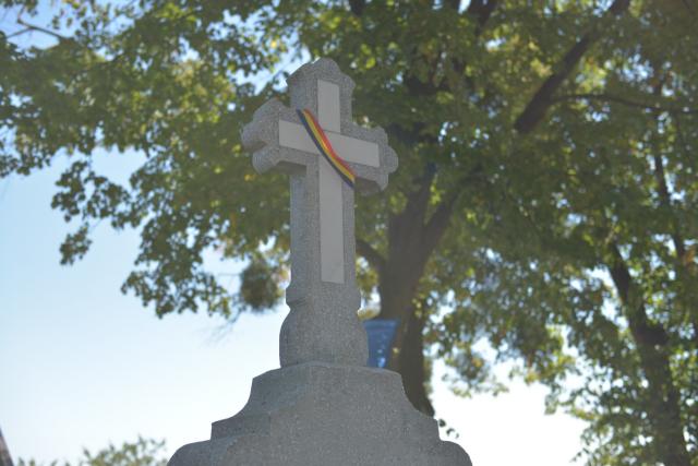 Ceremonie religioasă și militară la Cimitirul Militar Maxut: „Românul adevărat este chemat să-și apere valorile legate de neam și de familie”