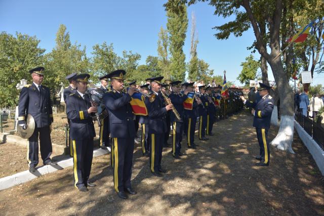Ceremonie religioasă și militară la Cimitirul Militar Maxut: „Românul adevărat este chemat să-și apere valorile legate de neam și de familie”