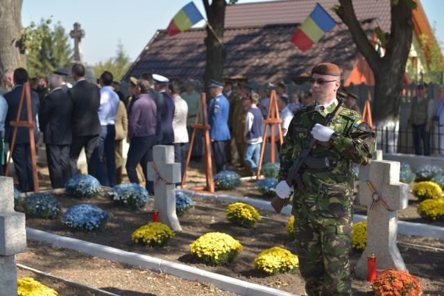 Ceremonie religioasă și militară la Cimitirul Militar Maxut: „Românul adevărat este chemat să-și apere valorile legate de neam și de familie”