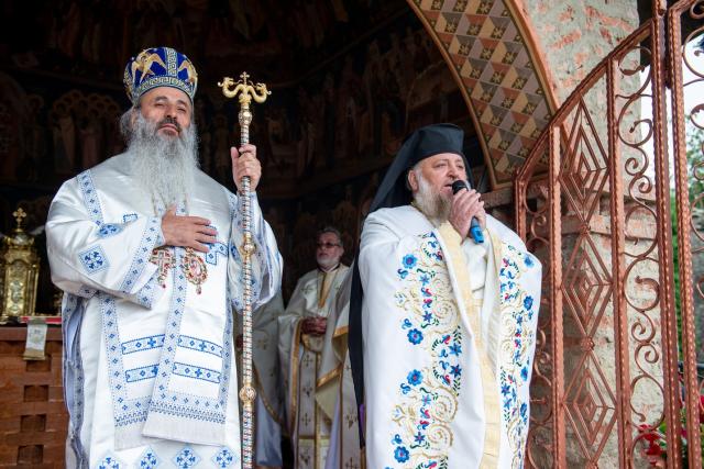 Mitropolitul Moldovei, la Mănăstirea Hadâmbu: „Nașterea și creșterea de prunci este cariera cea mai aleasă, cea mai înaltă”