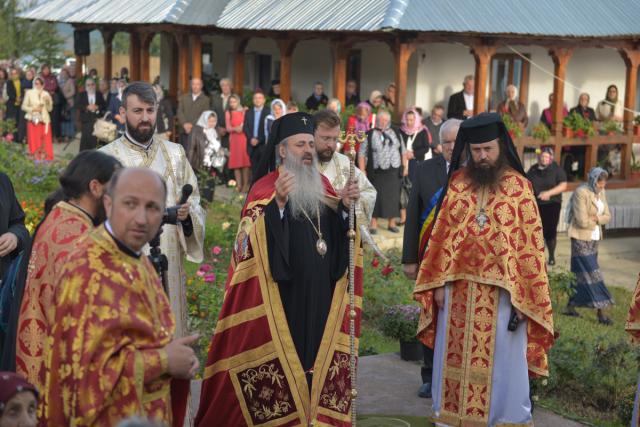 Mitropolitul Teofan, la Mănăstirea Lebăda-Botoșani: „Vom fi chemați peste câteva săptămâni să ne arătăm printr-un gest exterior mărturisirea dreptei credințe”