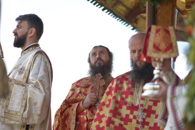 Mitropolitul Teofan, la Mănăstirea Lebăda-Botoșani: „Vom fi chemați peste câteva săptămâni să ne arătăm printr-un gest exterior mărturisirea dreptei credințe”