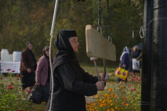 Mitropolitul Teofan, la Mănăstirea Lebăda-Botoșani: „Vom fi chemați peste câteva săptămâni să ne arătăm printr-un gest exterior mărturisirea dreptei credințe”