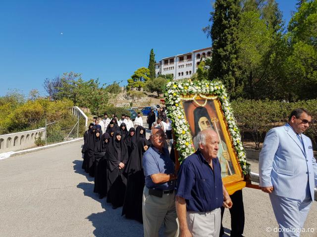 (Foto) Mutarea moaștelor Sfântului Ierarh Nectarie - 3 septembrie 2018, Insula Eghina