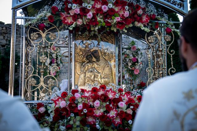 Mitropolitul Moldovei, la Mănăstirea Hadâmbu: „Nașterea și creșterea de prunci este cariera cea mai aleasă, cea mai înaltă”