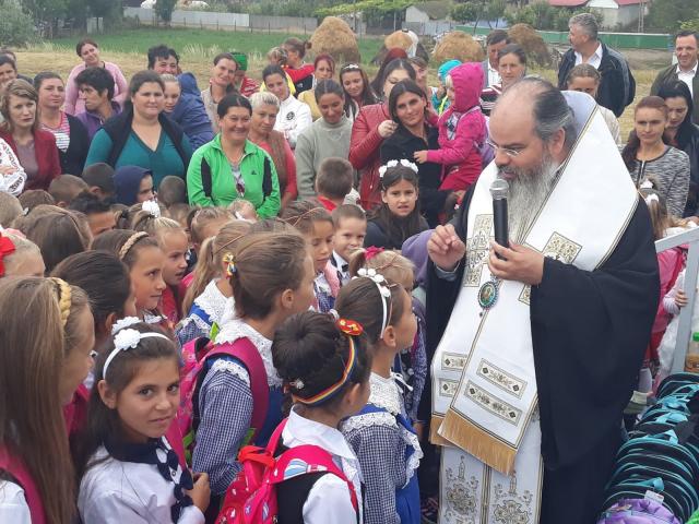 Deschiderea noului an școlar în satul Bălțați, judeţul Vaslui