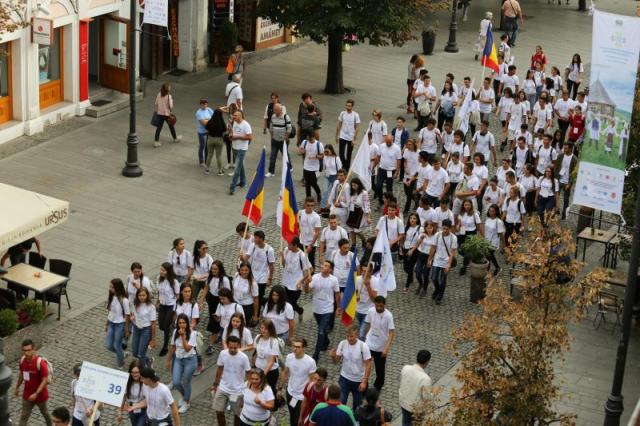 Peste 3000 de tineri din întreaga lume au trăit bucuria întâlnirii în Piața Mare din Sibiu