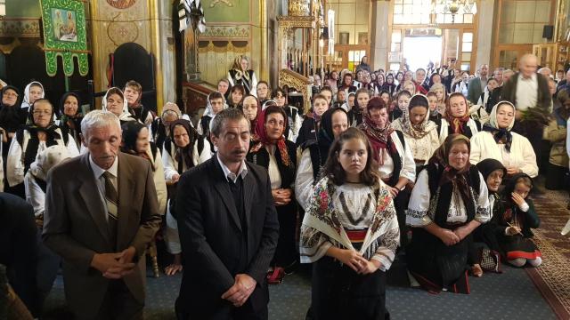 IPS Arhiepiscop Pimen, la Straja: „Să nu ne împuținăm sufletește atunci când suntem în necazuri și în suferințe”