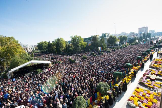 Programul hramului Sfintei Cuvioase Parascheva (11-15 octombrie 2018)