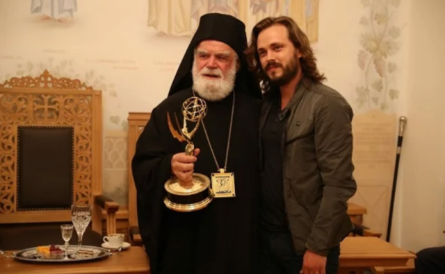 Jonathan Jackson a oferit unul dintre premiile sale Emmy Mănăstirii Vatoped, în cinstea Maicii Domnului