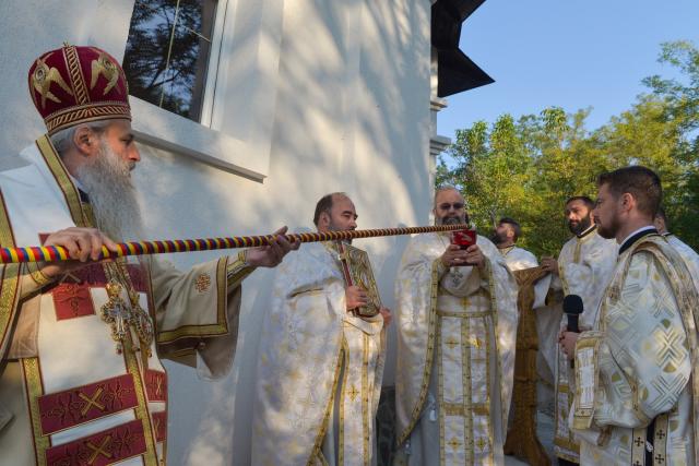 Sfințire de biserică la Concești, Darabani: „A lua crucea și a urma lui Hristos înseamnă  a nu te rușina de identitatea ta de creștin”