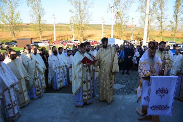 (Foto) Biserică închinată Sfântului Ierarh Mucenic Teodosie de la Brazi, sfințită astăzi la Lețcani
