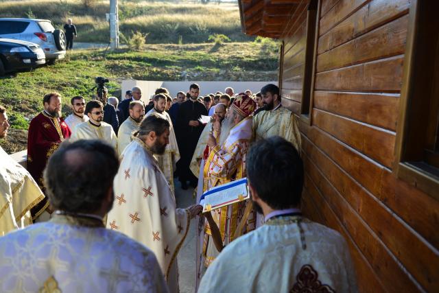 (Foto) Biserică închinată Sfântului Ierarh Mucenic Teodosie de la Brazi, sfințită astăzi la Lețcani