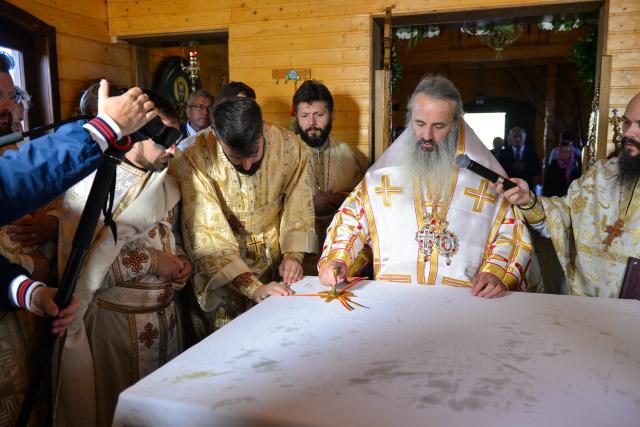 (Foto) Biserică închinată Sfântului Ierarh Mucenic Teodosie de la Brazi, sfințită astăzi la Lețcani