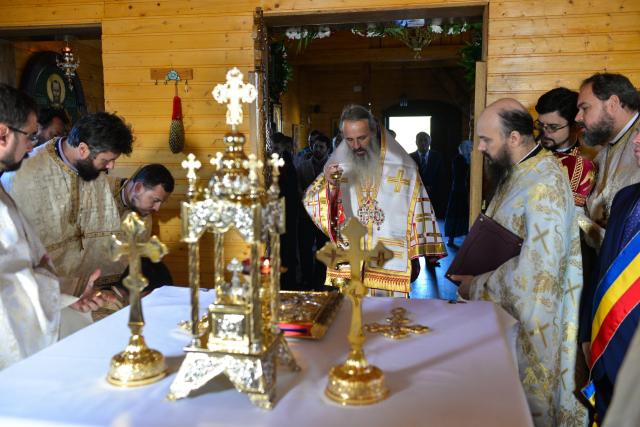 (Foto) Biserică închinată Sfântului Ierarh Mucenic Teodosie de la Brazi, sfințită astăzi la Lețcani