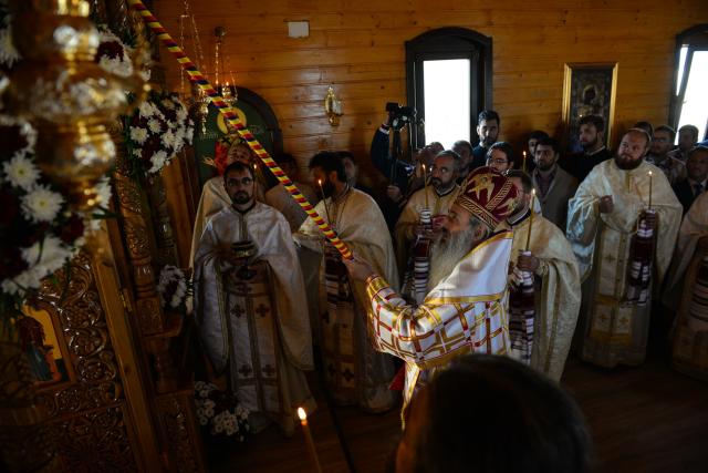 (Foto) Biserică închinată Sfântului Ierarh Mucenic Teodosie de la Brazi, sfințită astăzi la Lețcani