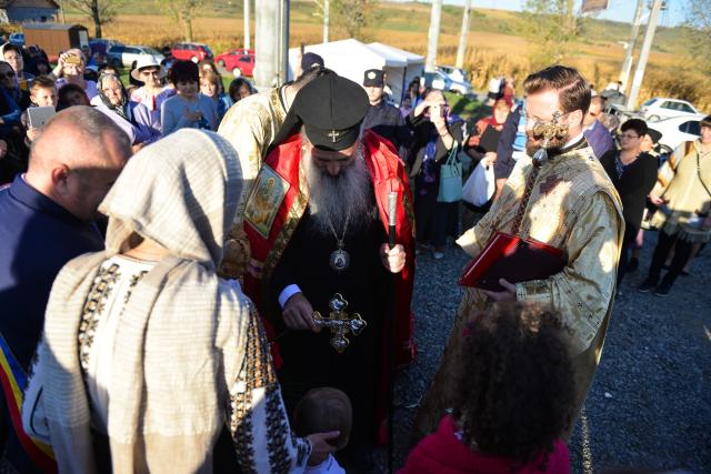 (Foto) Biserică închinată Sfântului Ierarh Mucenic Teodosie de la Brazi, sfințită astăzi la Lețcani