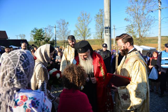 (Foto) Biserică închinată Sfântului Ierarh Mucenic Teodosie de la Brazi, sfințită astăzi la Lețcani