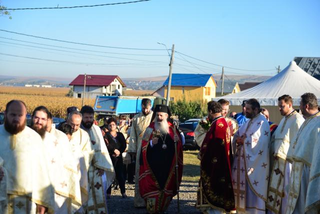 (Foto) Biserică închinată Sfântului Ierarh Mucenic Teodosie de la Brazi, sfințită astăzi la Lețcani