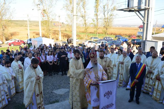 (Foto) Biserică închinată Sfântului Ierarh Mucenic Teodosie de la Brazi, sfințită astăzi la Lețcani
