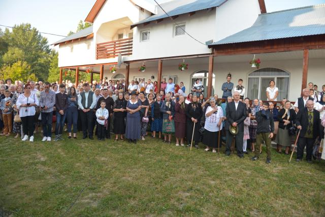 Sfințire de biserică la Netezi, Târgu Neamț: IPS Mitropolit Teofan a săvârșit slujba de târnosire