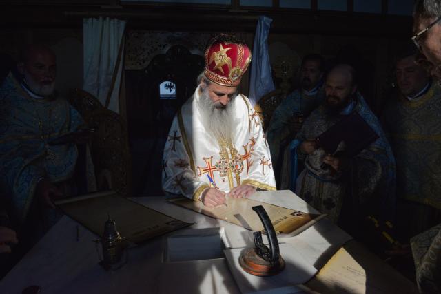 Sfințire de biserică la Netezi, Târgu Neamț: IPS Mitropolit Teofan a săvârșit slujba de târnosire