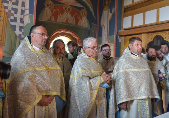 Sfințire de biserică la Netezi, Târgu Neamț: IPS Mitropolit Teofan a săvârșit slujba de târnosire