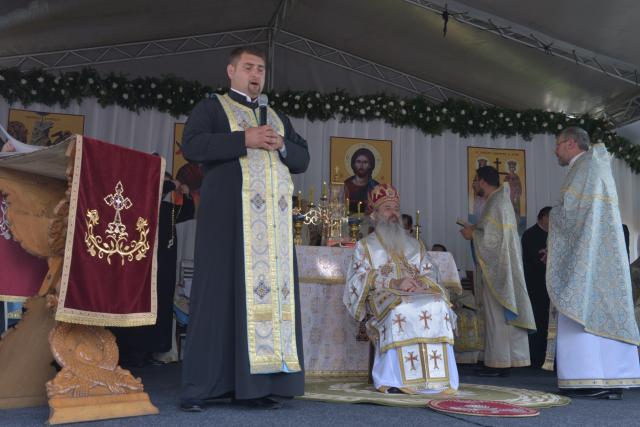 Sfințire de biserică la Netezi, Târgu Neamț: IPS Mitropolit Teofan a săvârșit slujba de târnosire