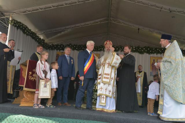Sfințire de biserică la Netezi, Târgu Neamț: IPS Mitropolit Teofan a săvârșit slujba de târnosire