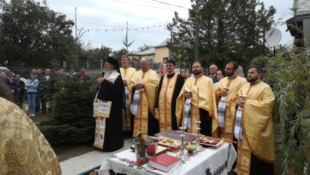 Sfințire de casă parohială și casă socială în Parohia Burlești